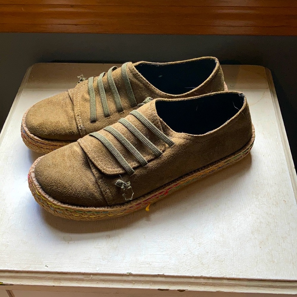 Olive green faux suede moccasins, euro size 39, US size 7 (9.75 inches).